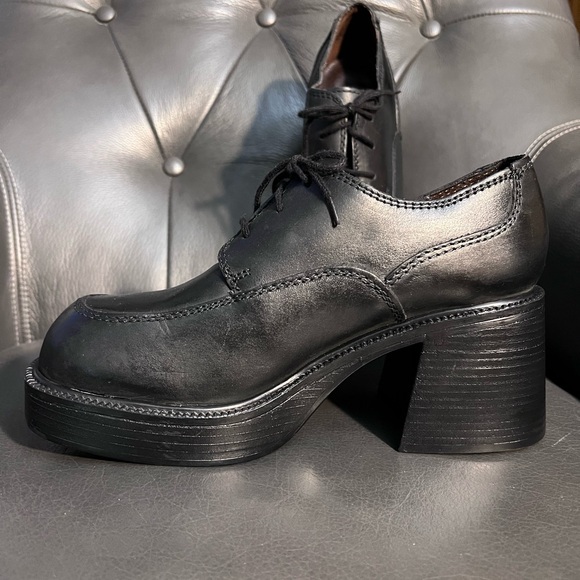 Vintage Steve Madden chunky leather lace up platforms (8) - Picture 4 of 12